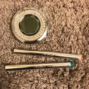 Long lasting eyeshadows and pocket mirror
